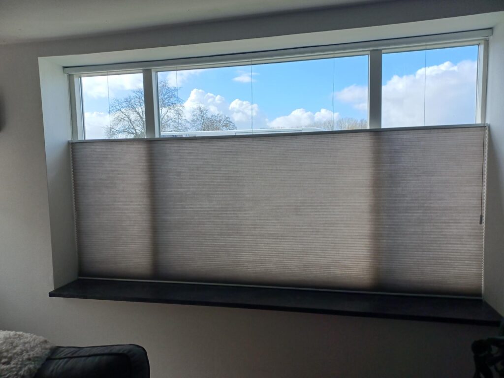 Duette raamdecoratie Toppoint Elan 32 mm kleur 107 met smartcord geplaatst in Doezum