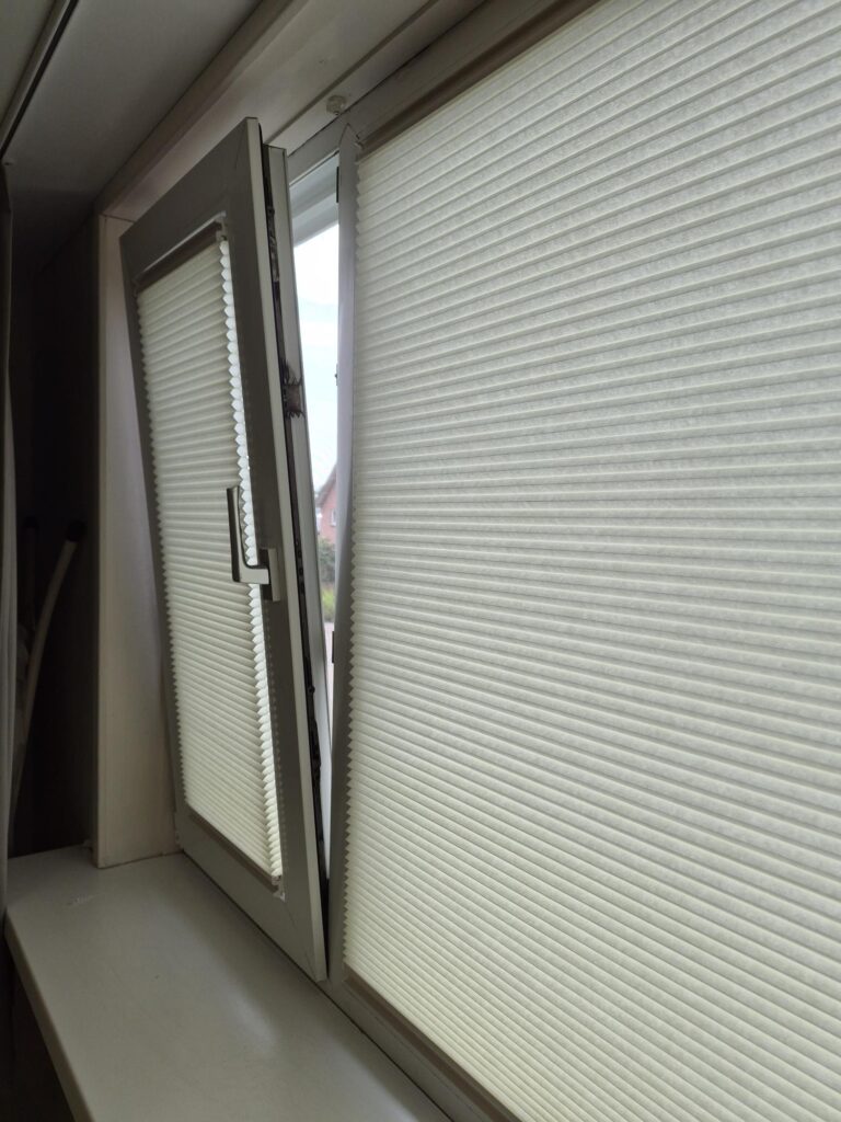 Easy Fit raamdecoratie Surhuisterveen met semi-transparante stof en solar screen